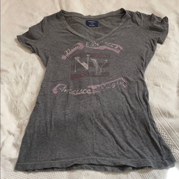 American Eagle gray v-neck NY cap sleeve t-shirt - Picture 1 of 6